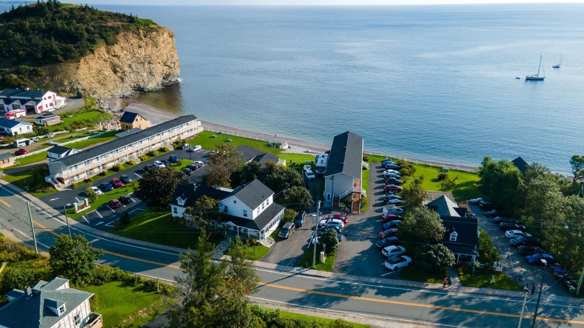 Hotel Les Trois Soeurs Perce Exterior foto